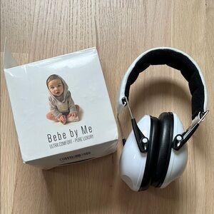 Bebe by Me BebeMuff black and white earmuff baby hearing protection